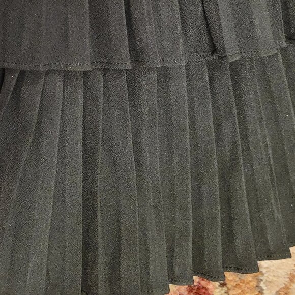 Nasty Gal Tiering Up My Heart Pleated Pants NWOT! - Picture 9 of 10